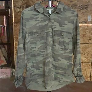 Women’s Button up shirt